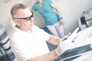 Hautarzt Lichtenberg Berlin - Praxis Dr. Hoppe - Laserbehandlung